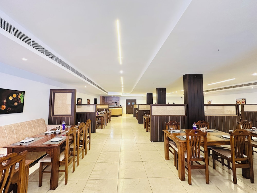 Shambhavi Hotel & Convention Centre