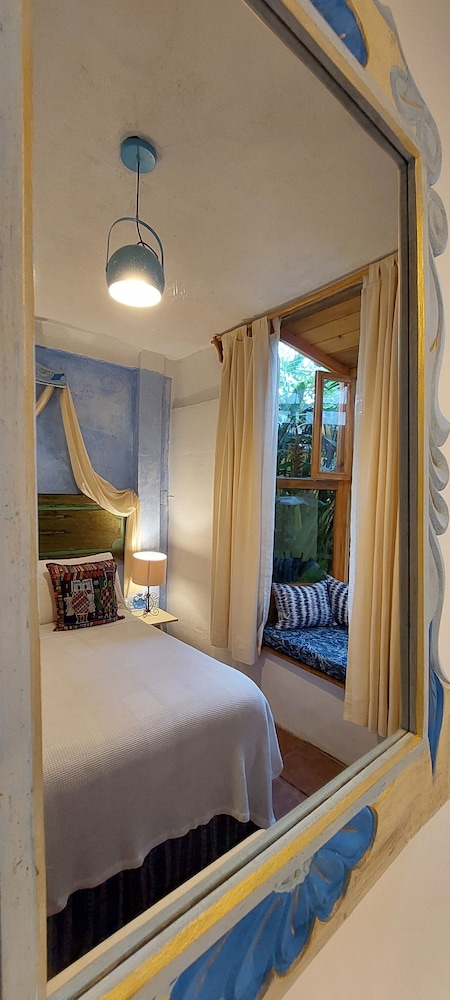 Yellow House - Hostel