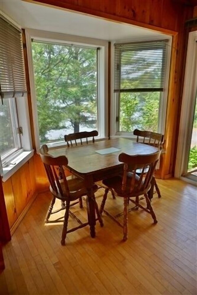 432 Weslemkoon Lake 4 Bedroom Cottage