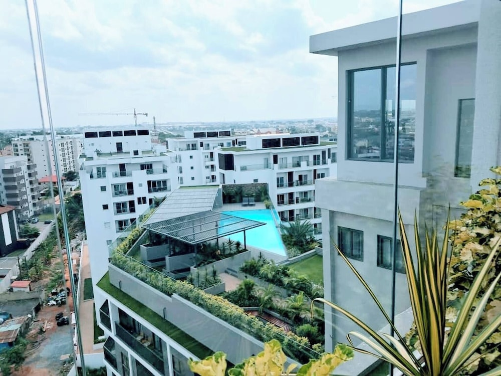 Unique 2 BDR Apartment at Loxwood House With Rooftop Pool and Gym