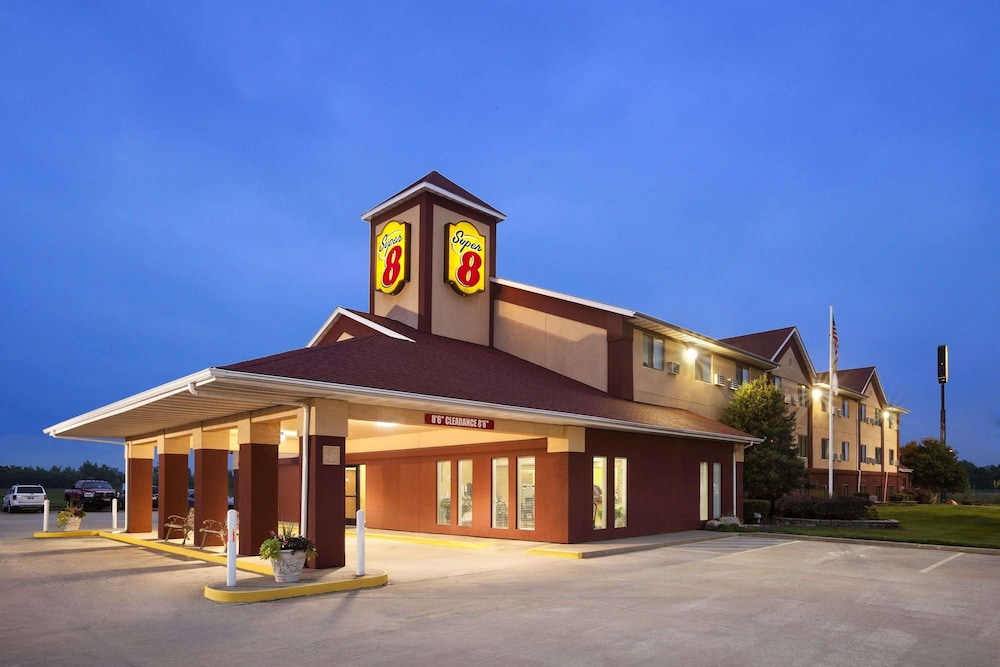 Salem Vacations - Super 8 by Wyndham Salem - Property Image 14