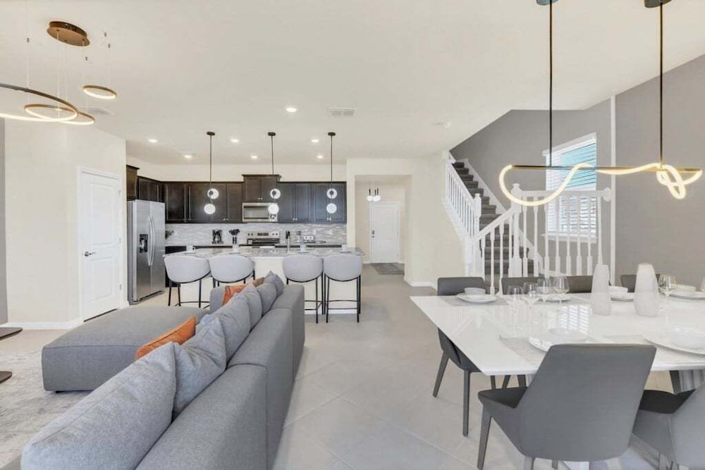The Cutest Tonwhome & Private Splash Pool! 5 Bedroom Townhouse