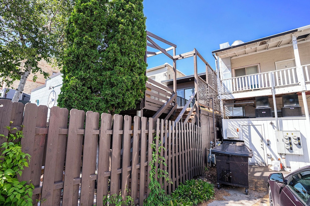 Love Mi Getaway Loft with Deck 110