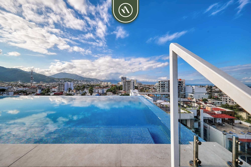 Great Design 1BR Condo - Rooftop Pool