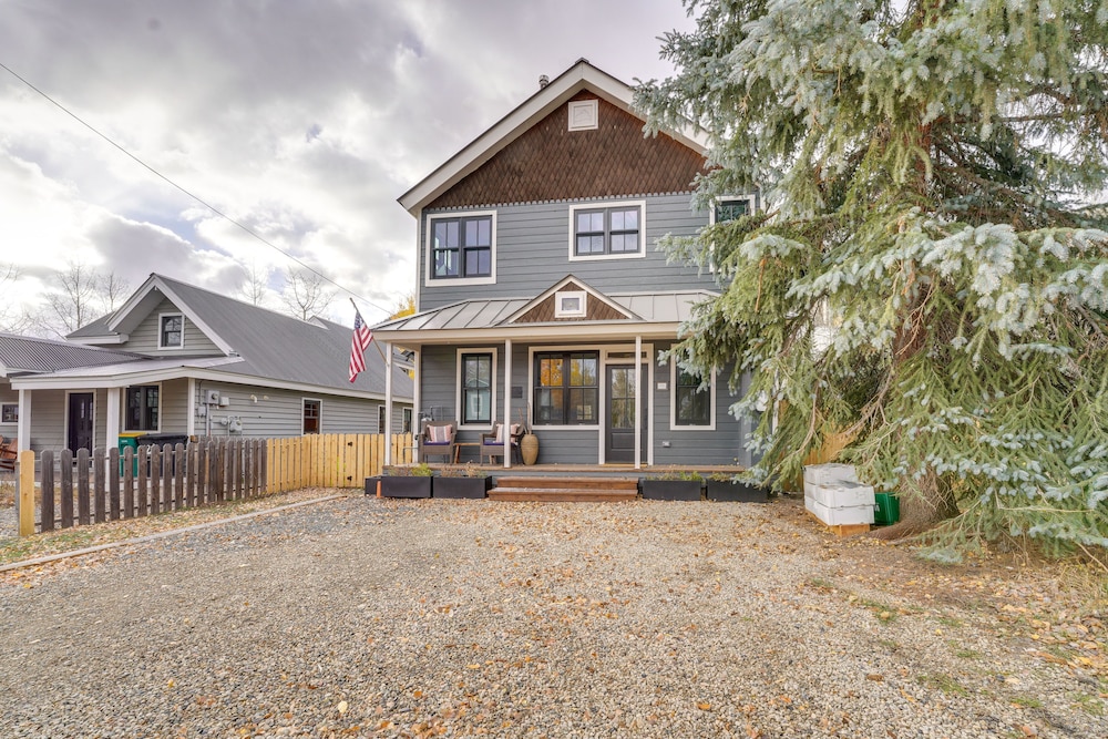 Inviting & Renovated Home in Crested Butte! view 5