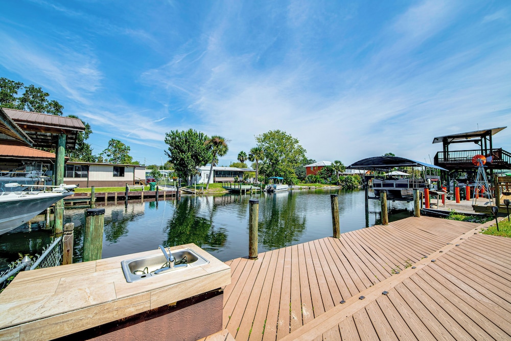 Angler's Paradise! Homosassa River Retreat w/ Dock