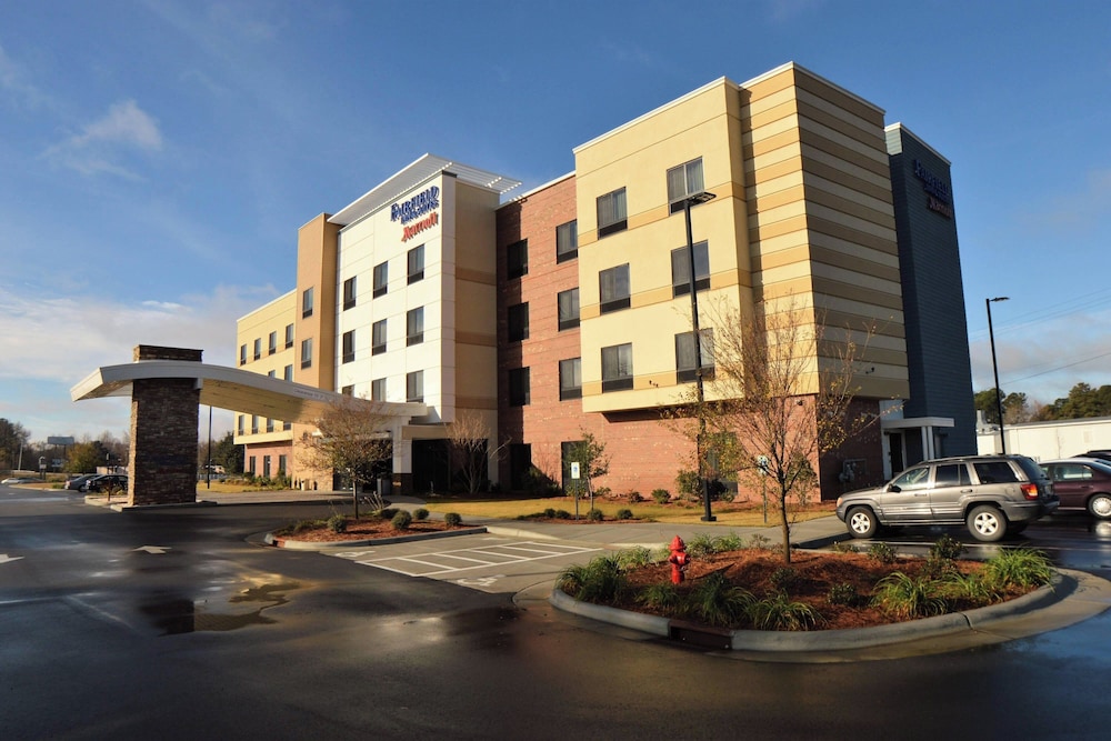 Dunn Vacations - Fairfield Inn Suites Dunn I-95 - Property Image 19