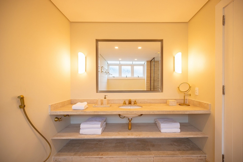Angra - Mombaça | Mansão Espetacular Beira-Mar, 7 Suites - por Casapē Rio