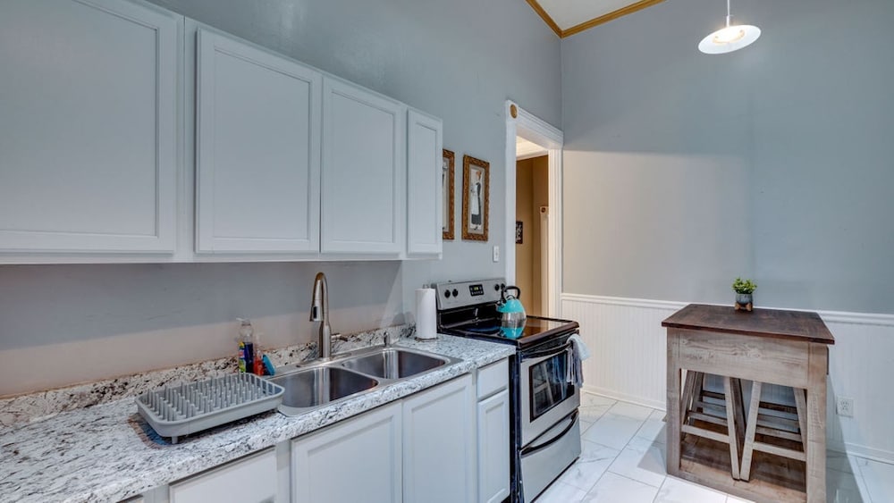 Elegant 2BR on Forsyth Park view 5