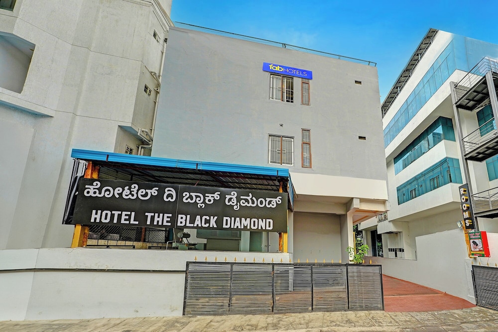 Fabhotel The Black Diamond