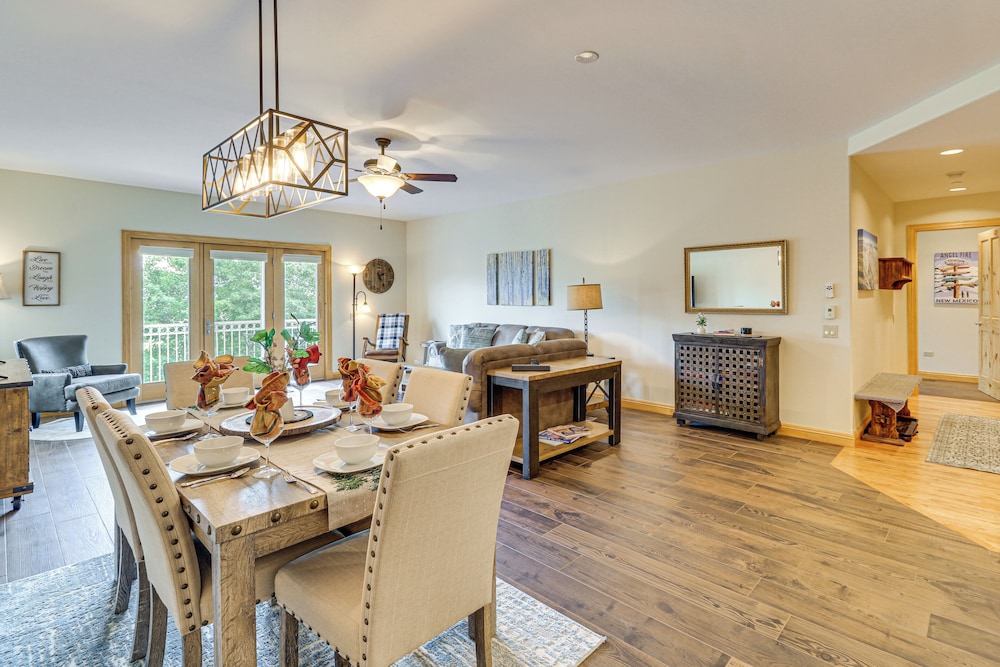 2 Mi to Angel Fire Resort: Luxury Condo w/ Balcony