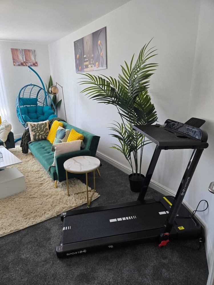 Luxury Stylish Charming City Apartment With Private Entrance in Wolverhampton