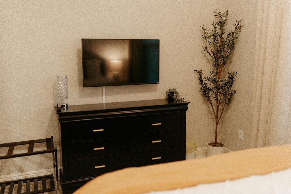 Brand New Contemporary Long Term Stay