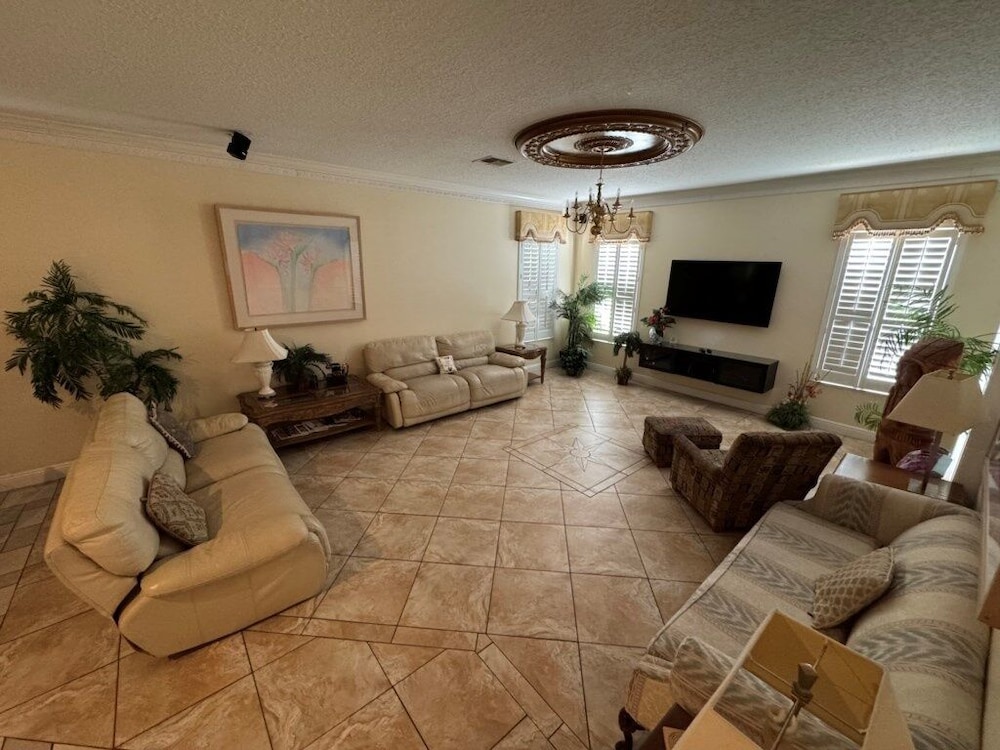 Southern Comfort 8 Bedroom Home