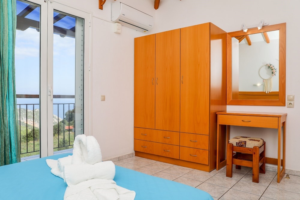 Villa Mitzelos view 3