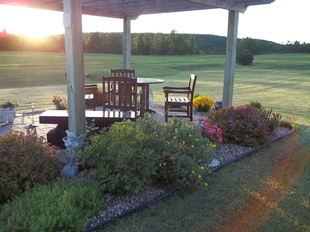 Chicaugon Lake Inn