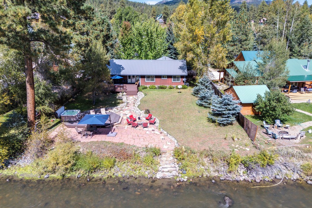 Cozy Home w/ Hot Tub: 7 Mi to Pagosa Hot Springs