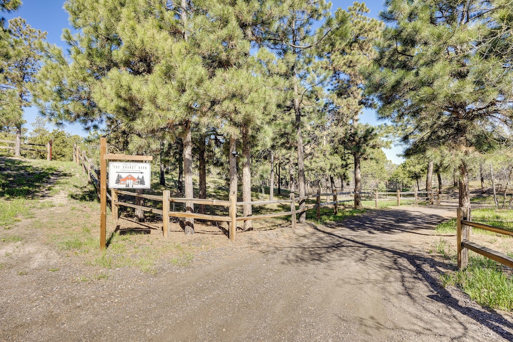 13 Mi to Usafa: Peaceful Colorado Springs Getaway!