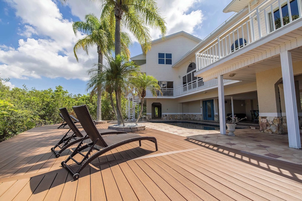 6B Waterfront Game Room Pool Hot Tub Dock