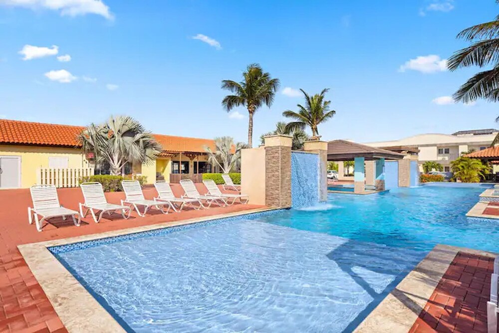 Lovely 1br1ba Condo Walk to Beach Pool BBQ
