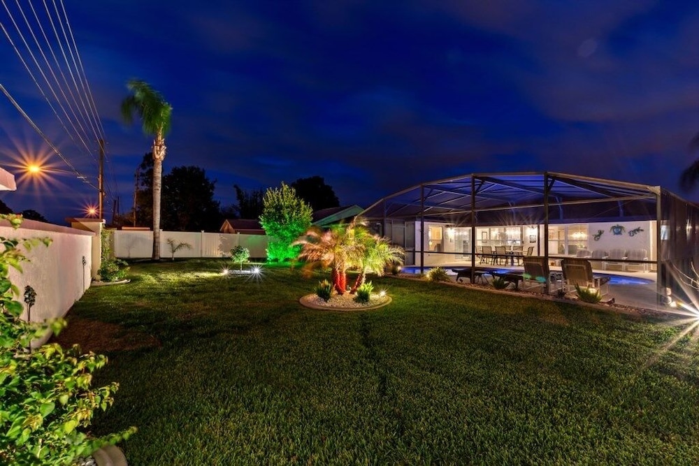 Relaxing Indian Ridge Home W/ Pool, Near Disney & More 4 Bedroom Villa