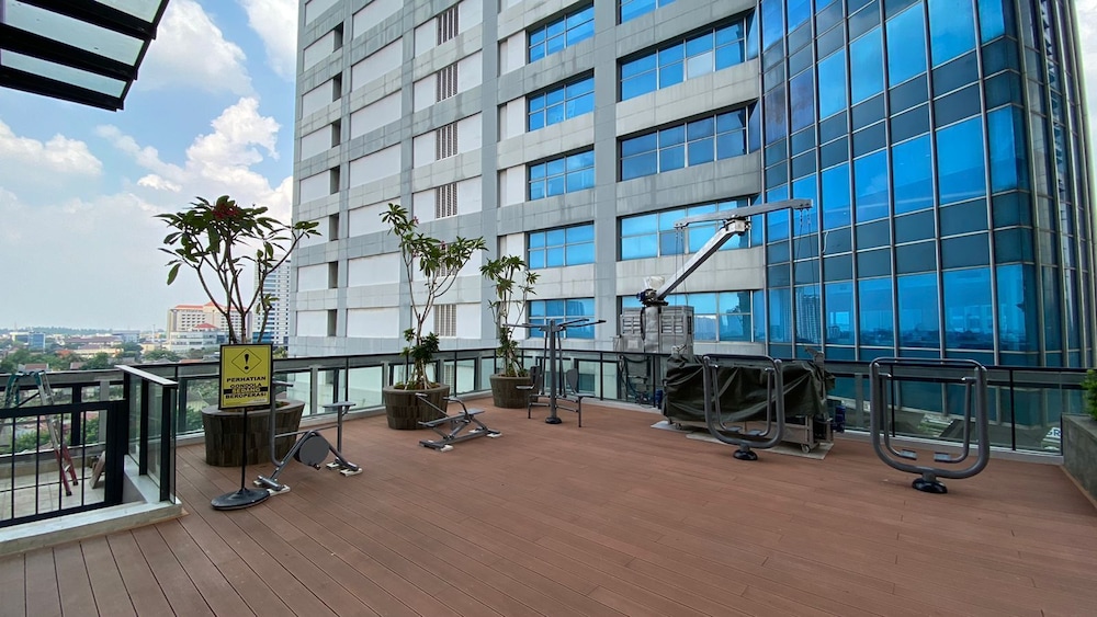 Warm Contemporary 2Br Apartment At Samara Suites