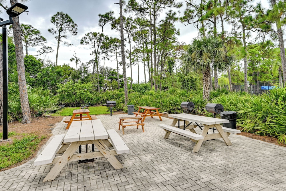 Extended Stay in Estero: Townhome w/ Lake Views!