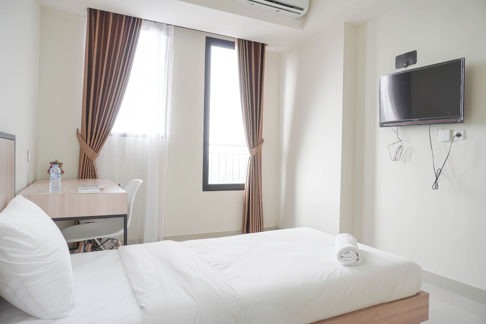 Warm And Comfort Studio At Evenciio Margonda Apartment