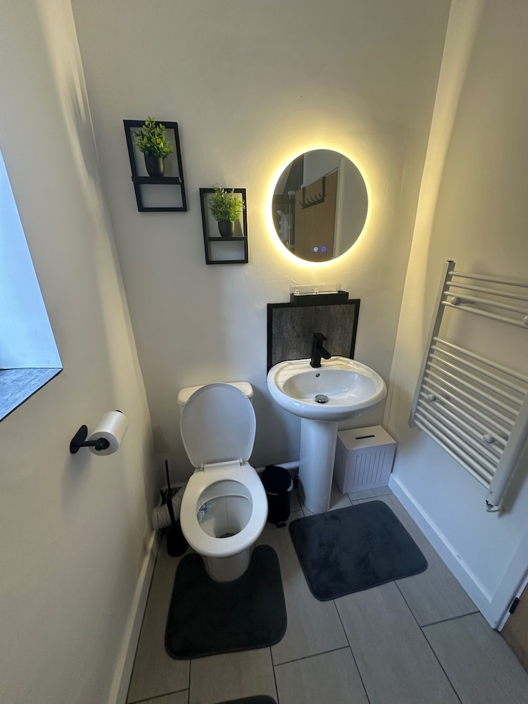 Green Lane 1-bed Apartment - Sleeps 4 & Pets Ok