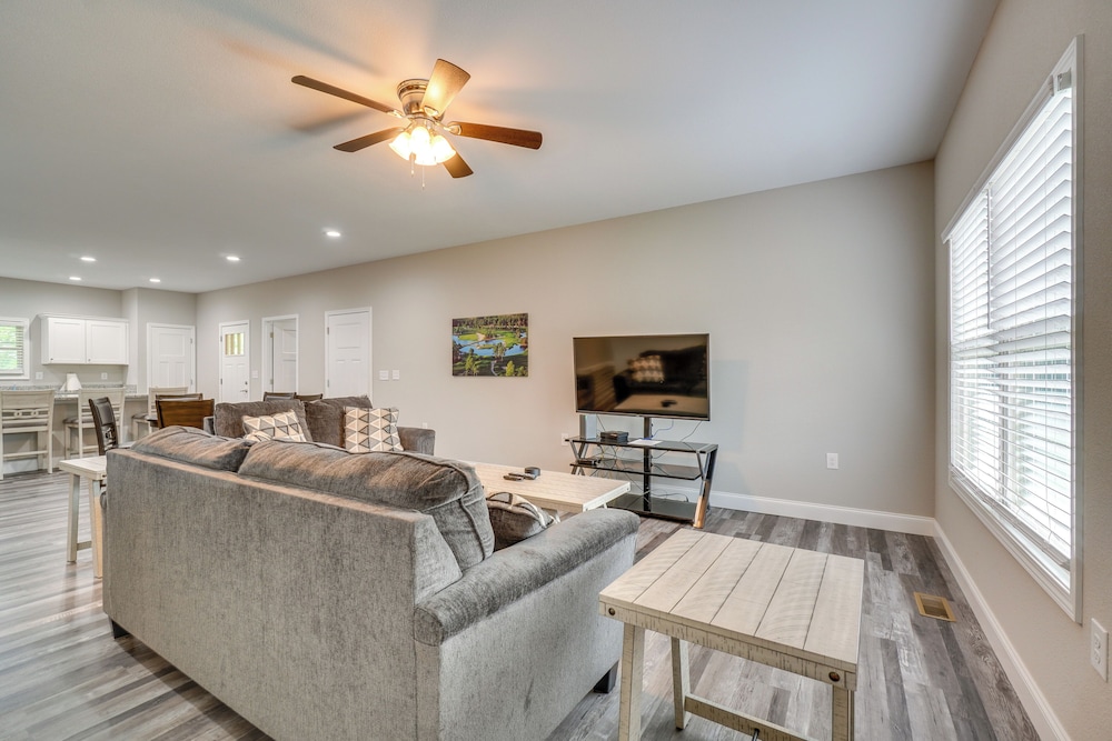 1 Mi to Dtwn Crossville: Spacious Home w/ Patio!