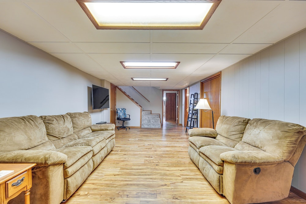 Fire Pit + Game Room: North East Family Retreat!