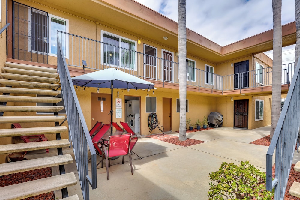 1 Mi to Oceanside Municipal Pier: Condo w/ Balcony