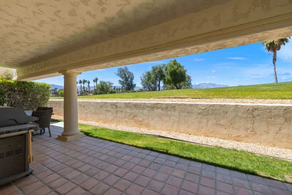 Fairway-view 3 Bedroom Condo in Palm Desert