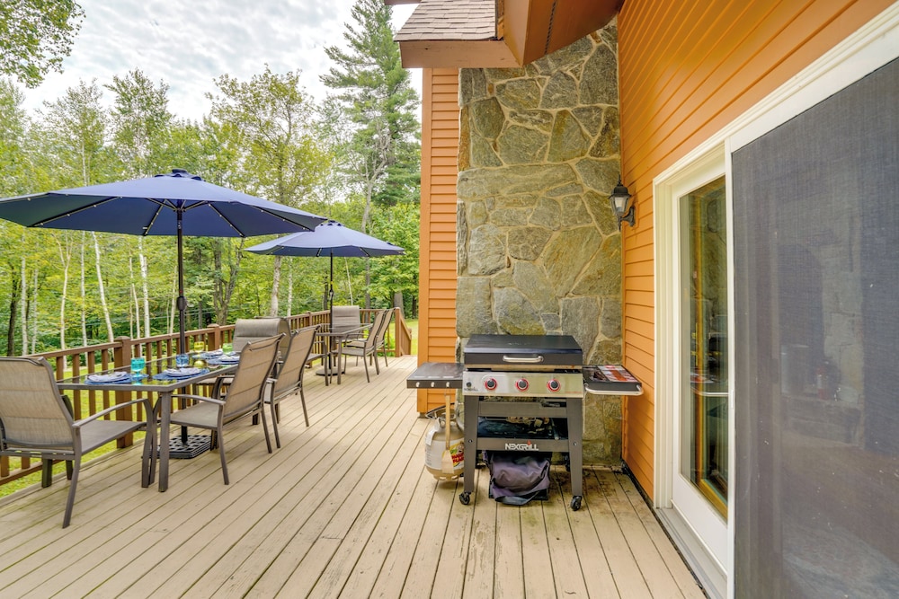 Game Room, Hot Tub! Year-round Dover Retreat