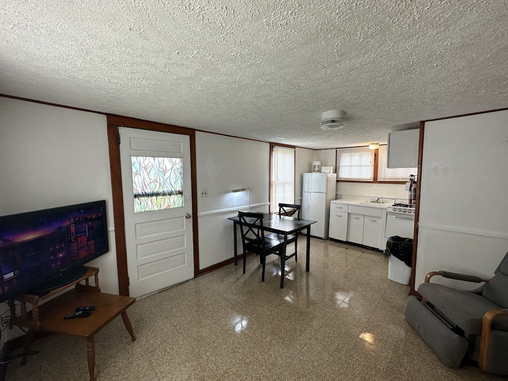 Uncle Toms Cottages - Property Image 14