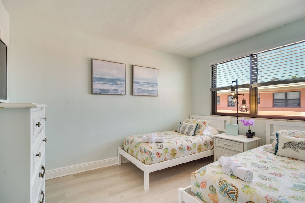 Condo at Upham Beach Park w/ Heated Pool Access!