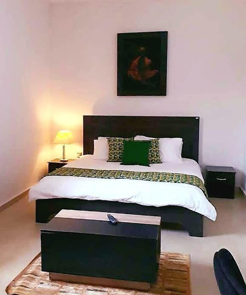 Ironhouse Guest Suites