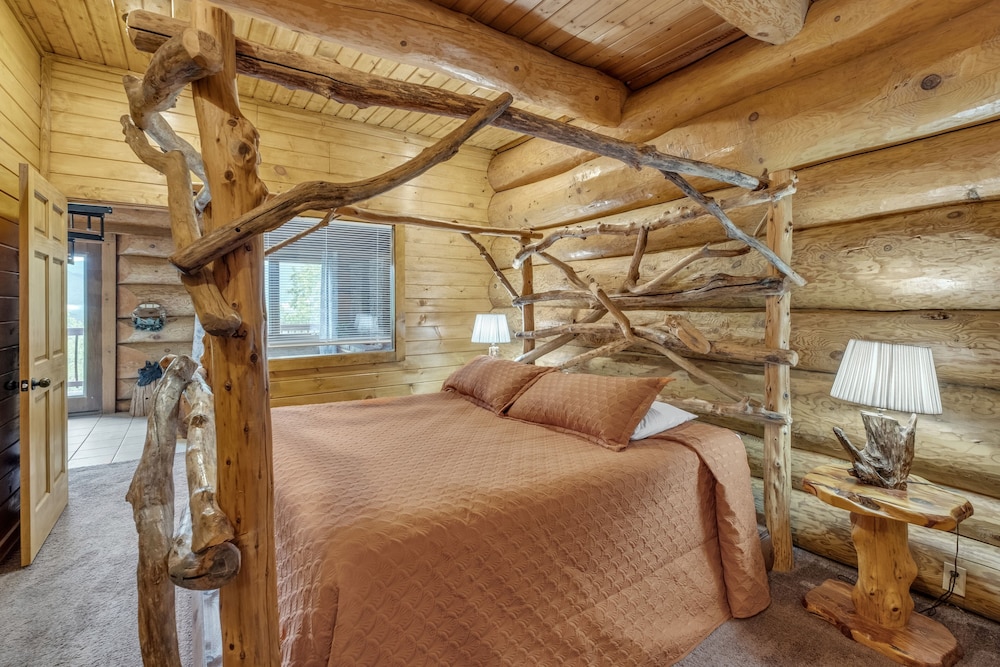Royal Views - Private Mountain Top Cabin 2 Bedroom Cabin by Heavenly Views Resort view 3