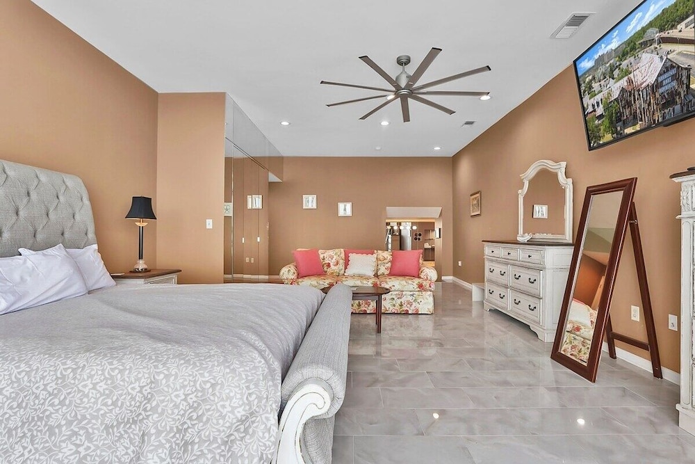 Sands Beach Club Ph1114 4 Bedroom Condo