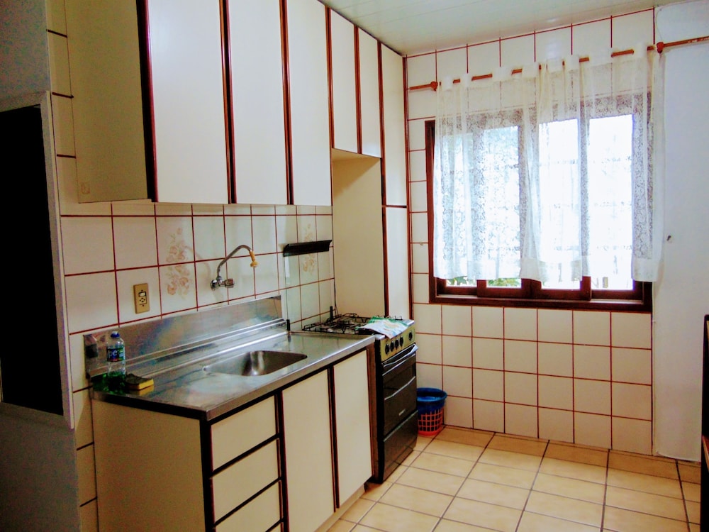 Ingleses Residence