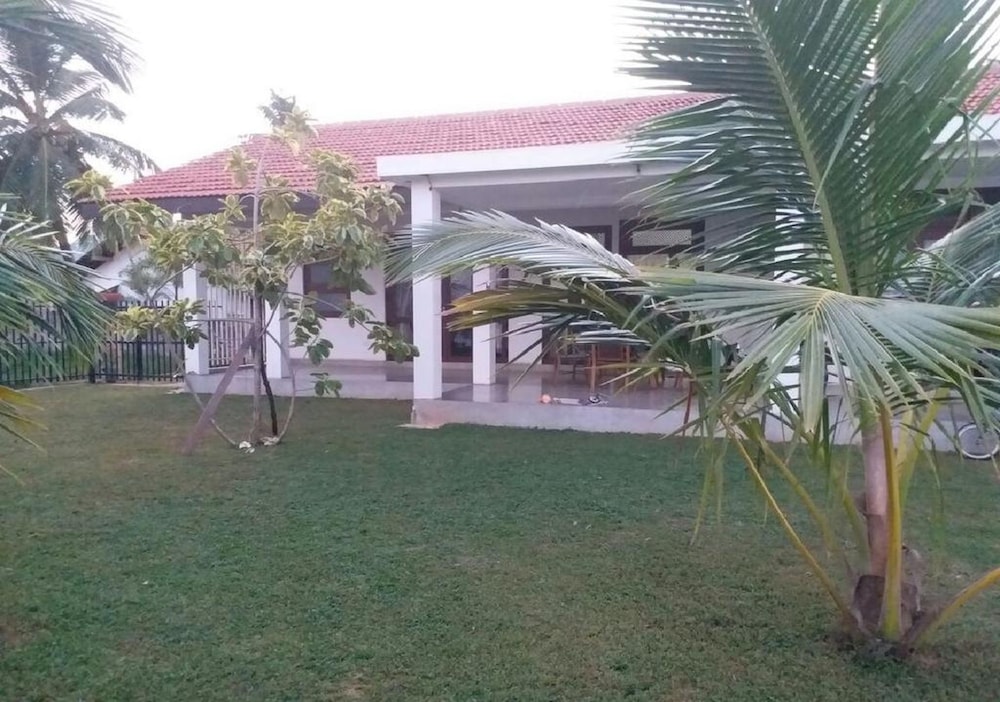 Negombo Holiday Home
