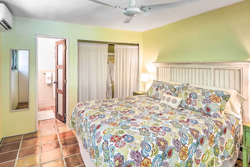 Bright St Thomas Getaway W/pool, 3Mi to Magens Bay
