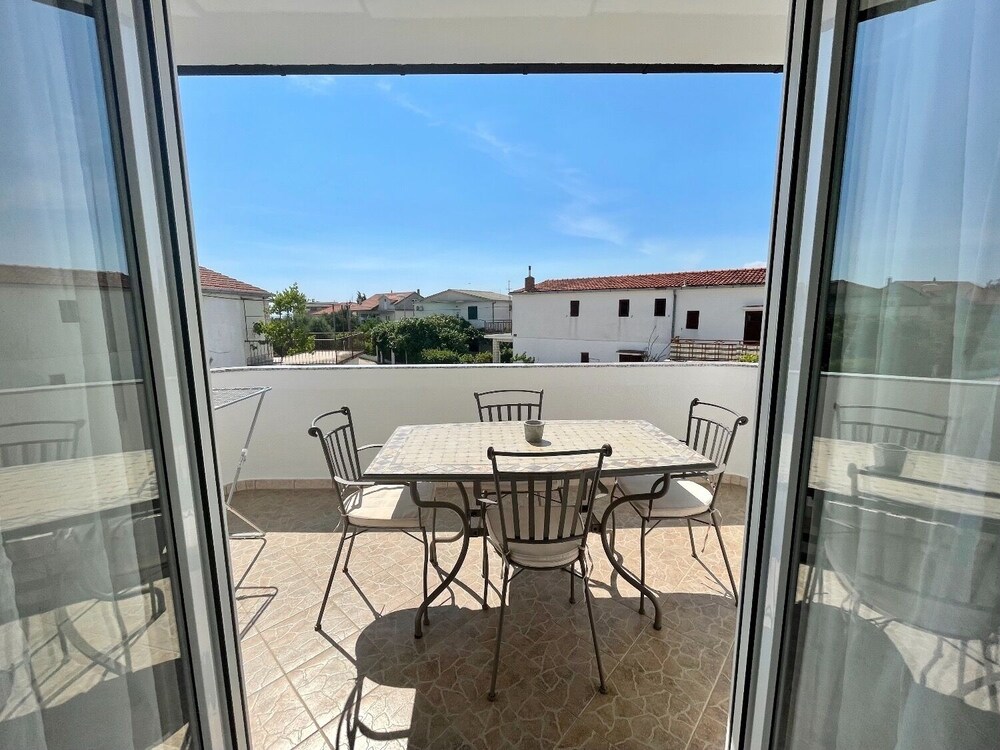 Tea - Parking and Grill, 100 m From sea - A1 view 2