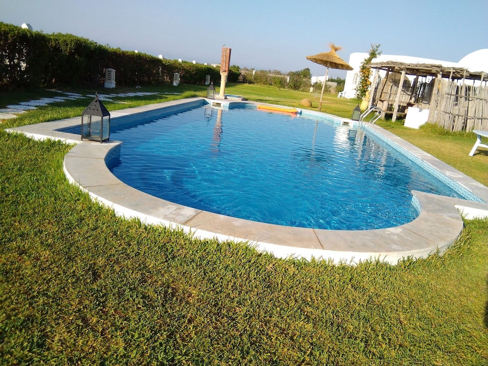 Yasmine Maamoura Beach