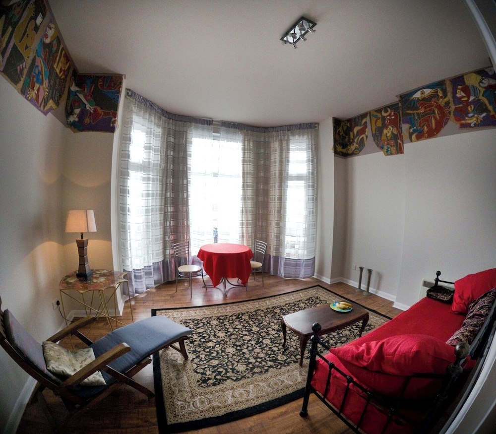 Golden Tides Seaside Retreat in Saint Leonards