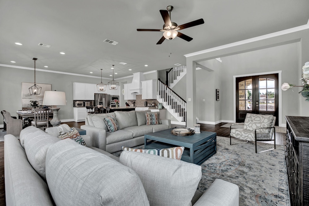 Stunning Luxury Home on Lake Lbj! - Property Image 35