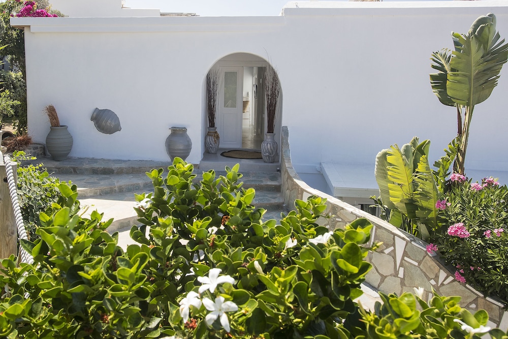Hotel Paros Palace - Image 1