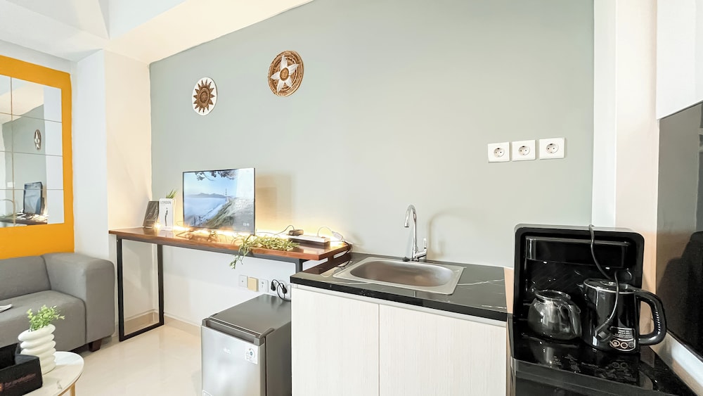 Modern And Tidy Studio Room At West Vista Apartment