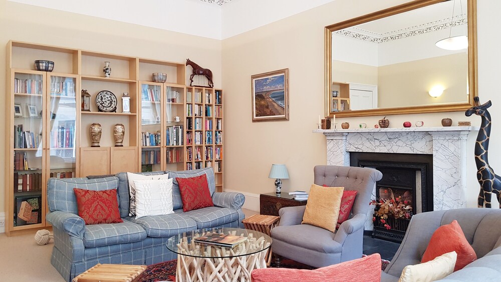 Luxury Central Old Town Suite Edinburgh view 3