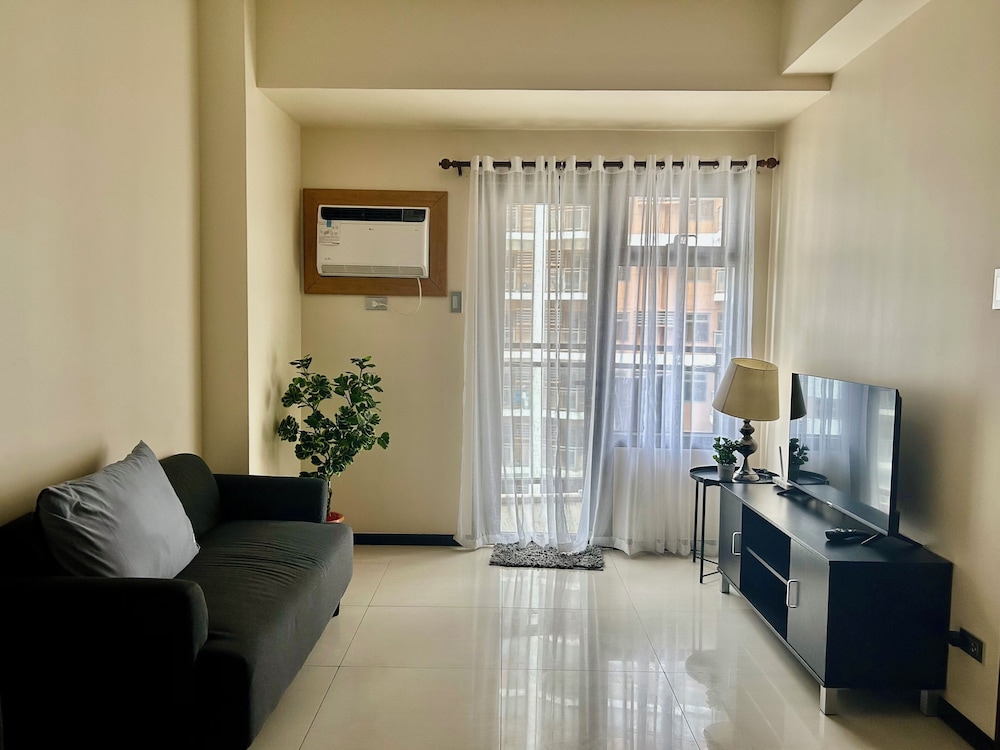 Manila Bay View - 1BR with balcony